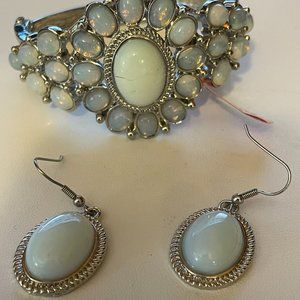 Houzz of DVA Bracelet and Earring Set